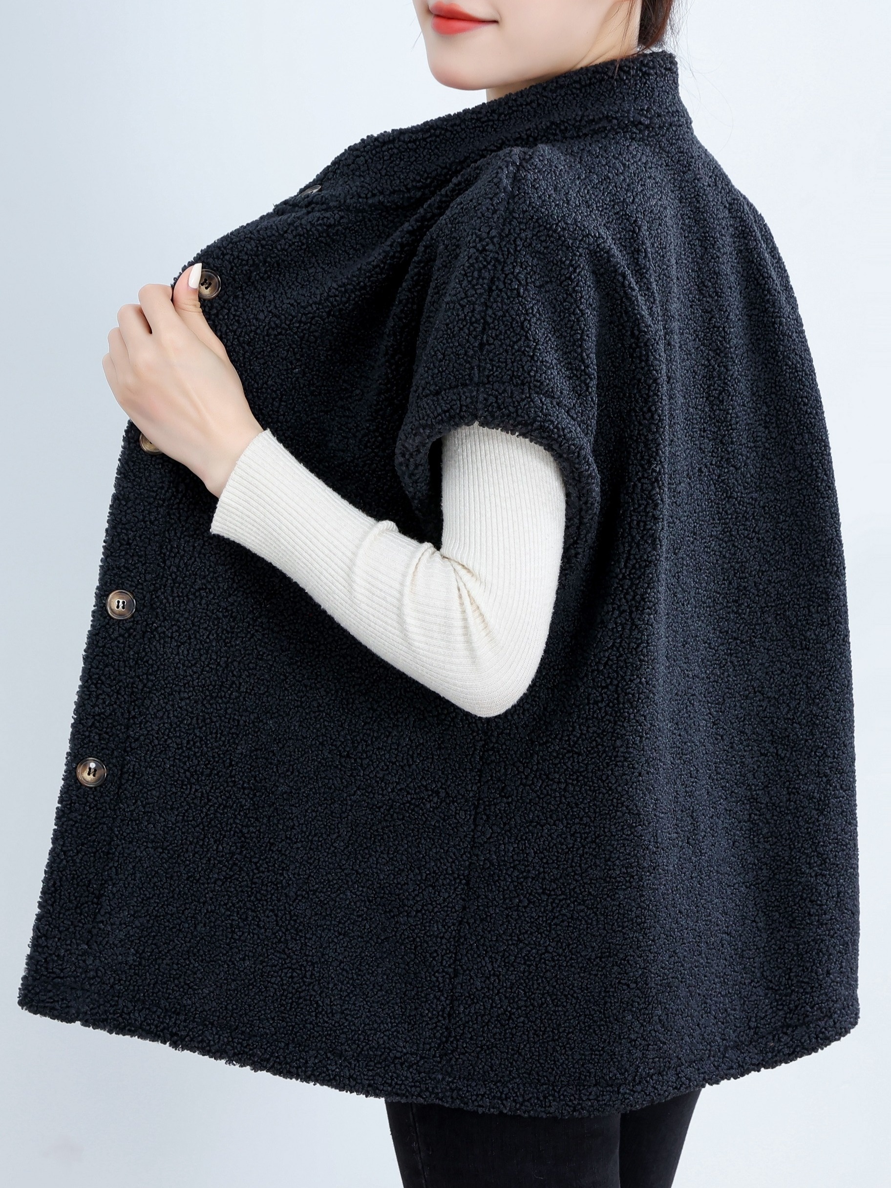 纽扣前襟泰迪背心 休闲短袖 纯色百搭女士背心服饰细节图 3