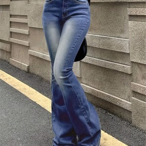 女士修身水洗喇叭牛仔裤——高弹力复古风