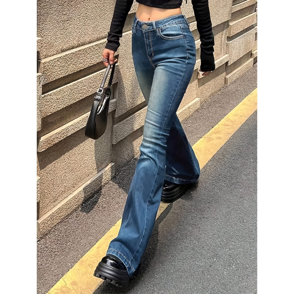 女士修身水洗喇叭牛仔裤——高弹力复古风