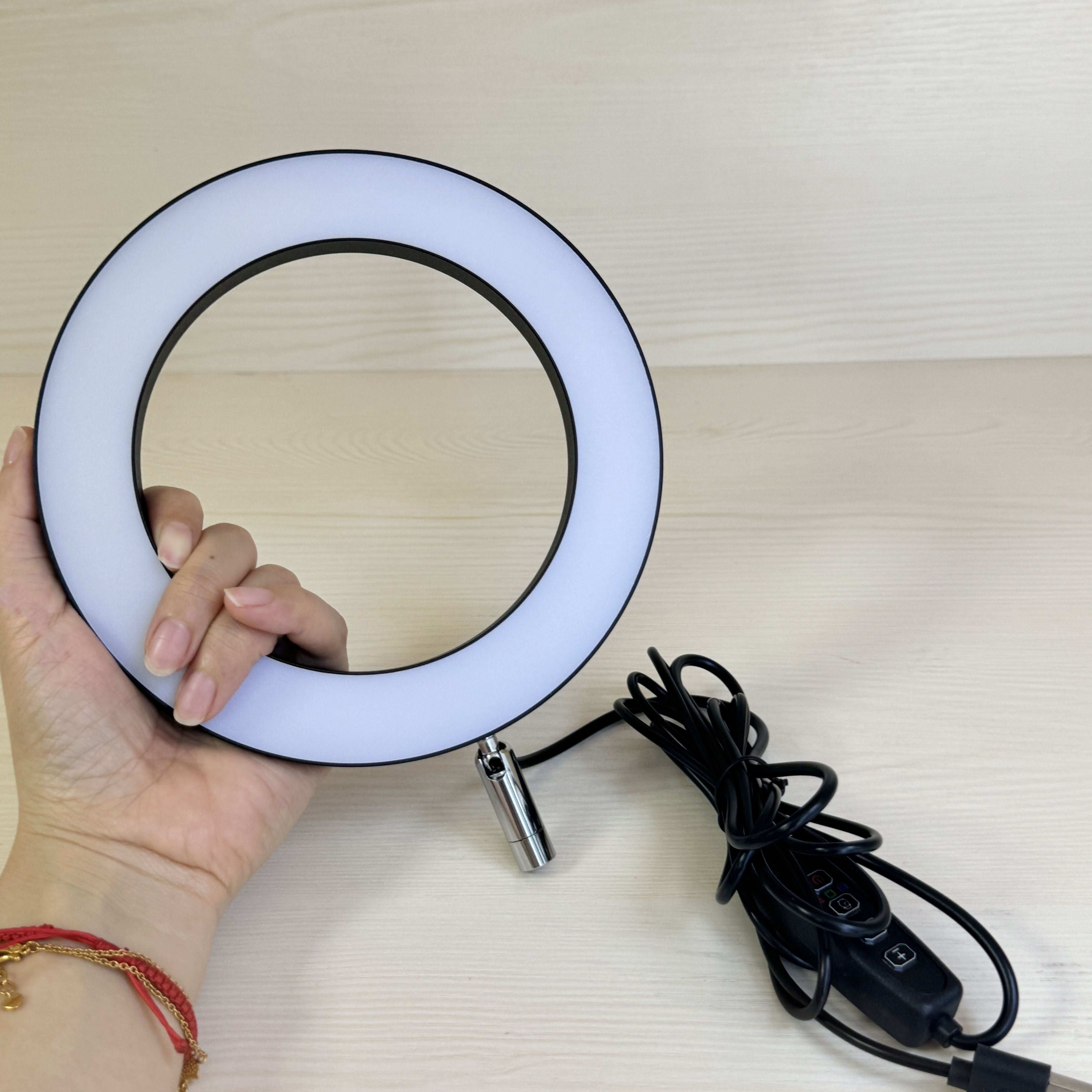 USB-Powered Full-Spectrum Adjustable-Height LED Grow Light