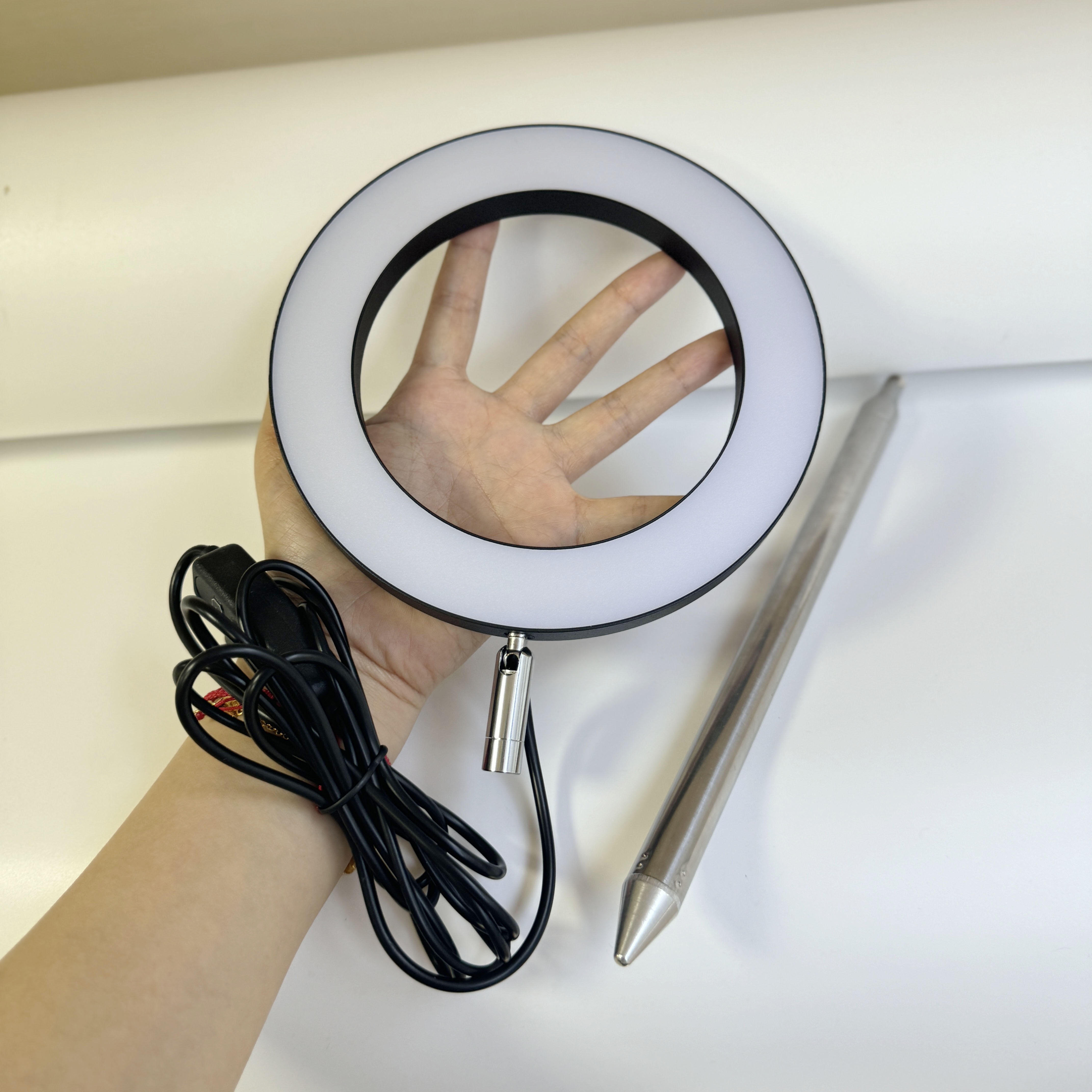USB-Powered Full-Spectrum Adjustable-Height LED Grow Light