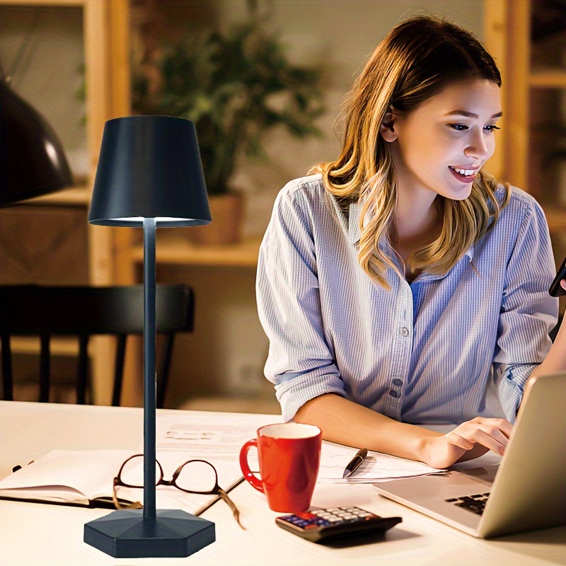 Round USB-Rechargeable LED Desk Lamp — Touch Control, 3-Color Temperature Adjustment