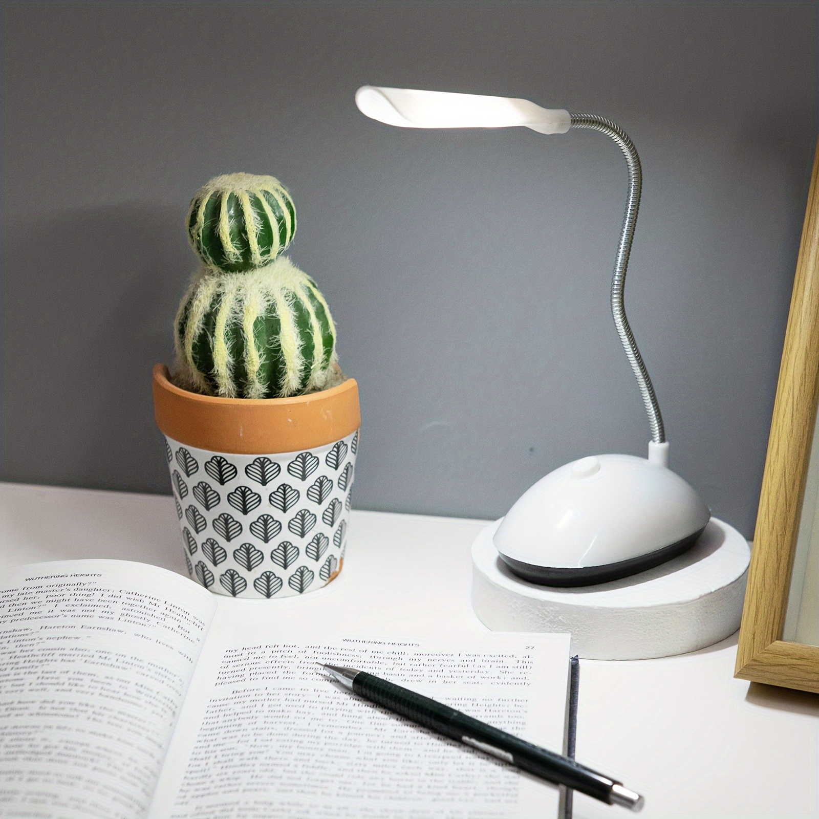 LED Adjustable Gooseneck Desk Lamp — Battery-Powered, Flexible & Eye-Comfort Lighting