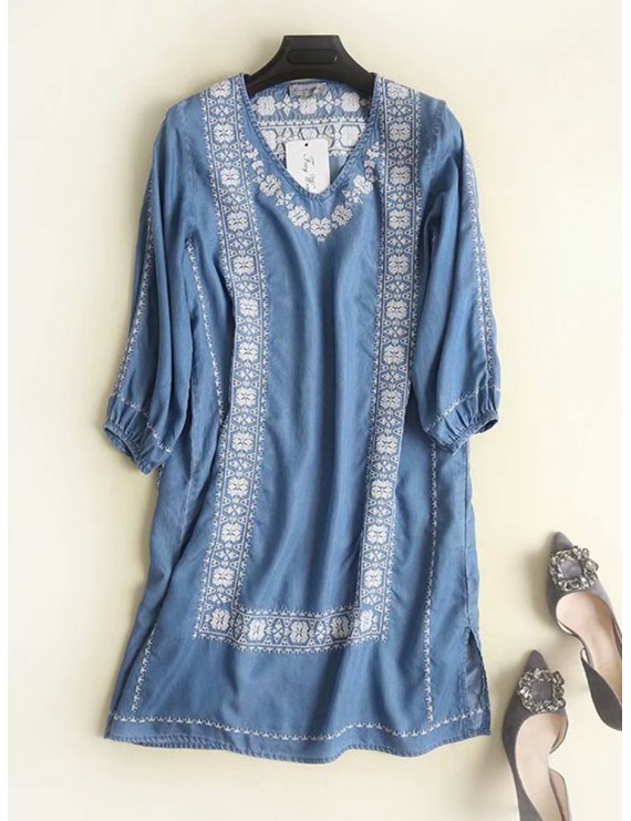 女士牛仔V领刺绣休闲连衣裙