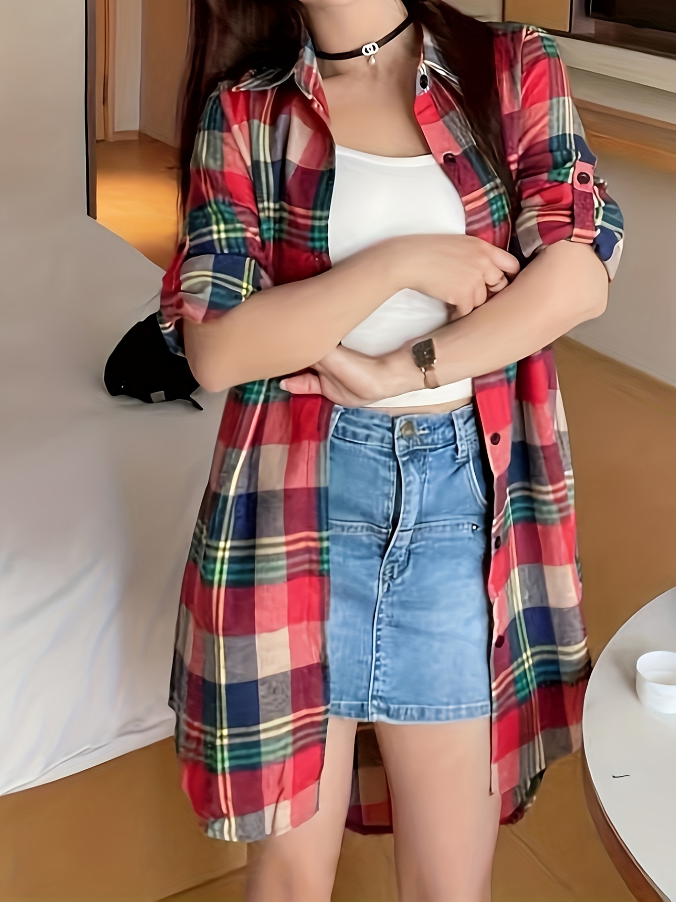 格纹纽扣前襟衬衫 — 侧视图（展现美人鱼下摆）