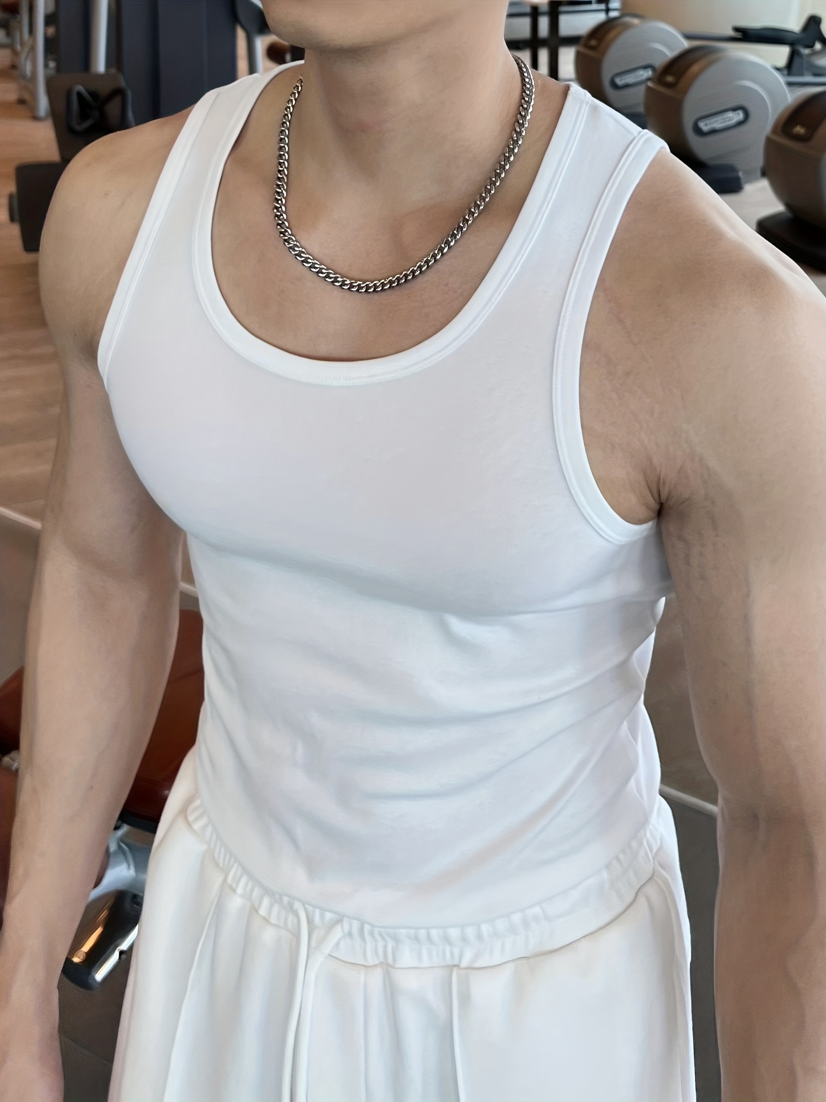 棉混纺男士纯色背心，休闲舒适，适合夏季穿着，男士无袖上衣，健身训练运动服饰细节图 4