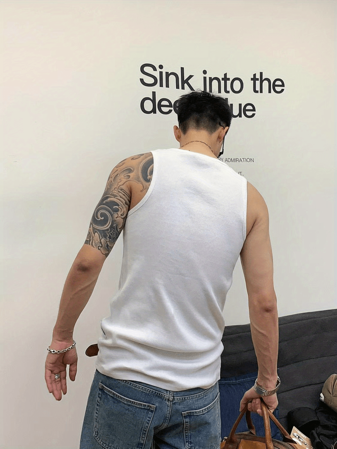 棉混纺男士纯色背心，休闲舒适，适合夏季穿着，男士无袖上衣，健身训练运动服饰细节图 5