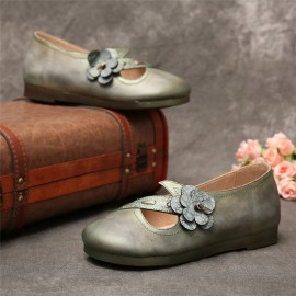 复古绿色皮革一脚蹬平底鞋,配花卉装饰带