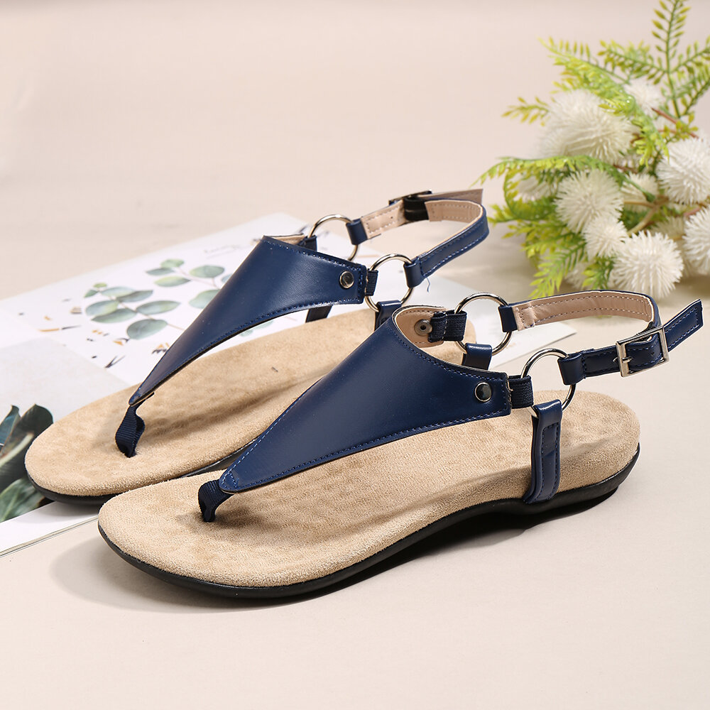 女士PU平底人字拖凉鞋，金属后搭扣设计