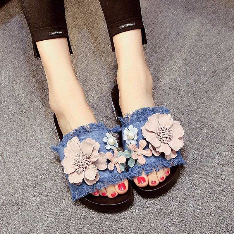 女士花卉牛仔拖鞋，侧面视图