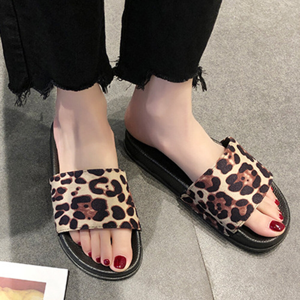 女士PU材质一脚蹬平底鞋——柔软鞋底，休闲户外款